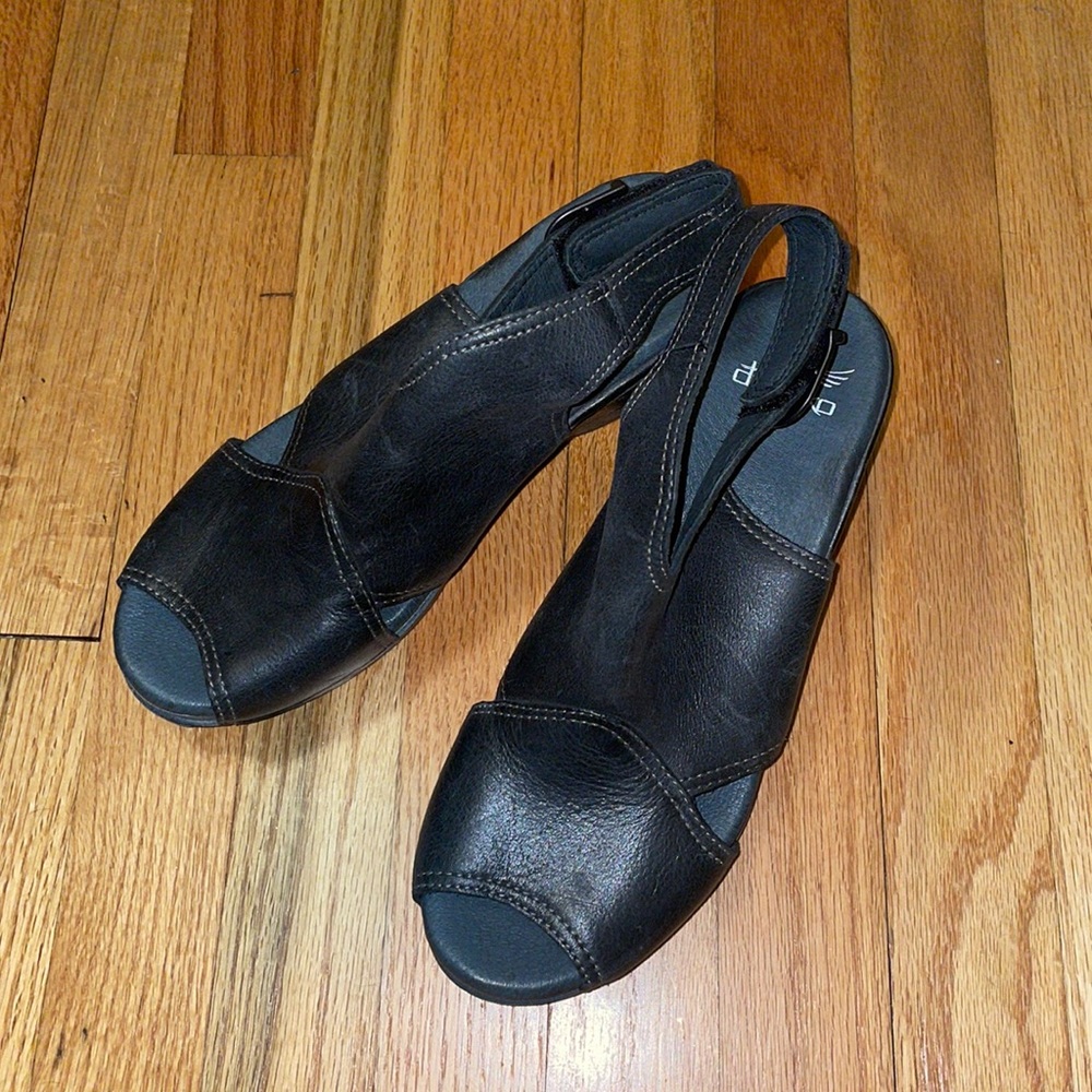 NEW Dansko Black Leather Wedge Sandals